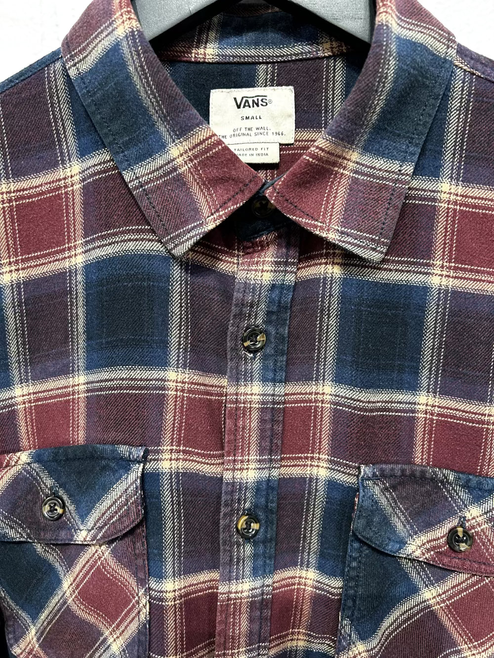 Men's S Shirt, 97% Cotton Long Sleeve, Button Up, Black/Burgundy/Cream Plaid, tailored Fit, Vans