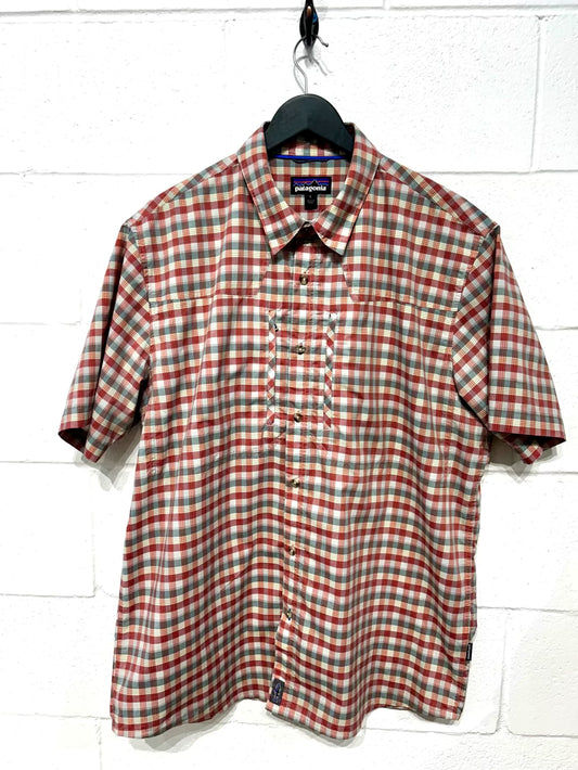 Men's L Patagonia Activewear Top Shirt Short Sleeve, Rust/Green Plaid