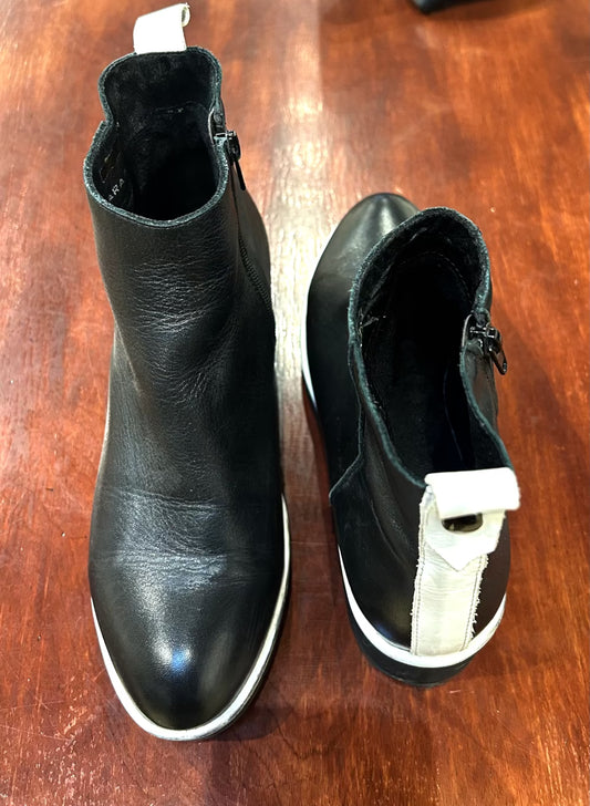 Women's Shoes - 37 EU/ 6.5 US, Tamara/London Rabat Leather Boot Side Zip, Black & White