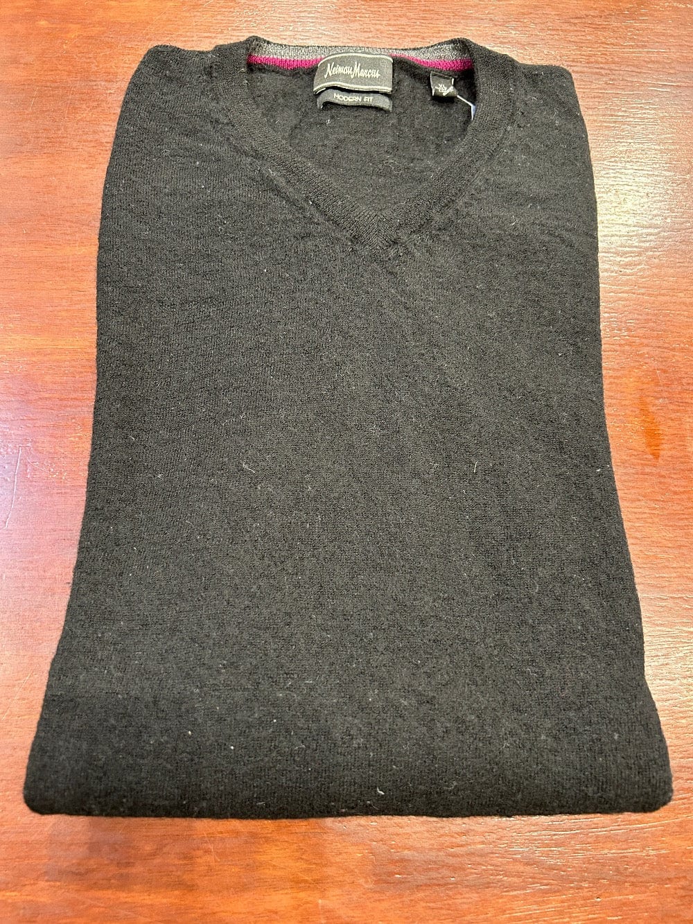 Men's XL 100% Merino V-Neck Sweater, Neiman Marcus Black