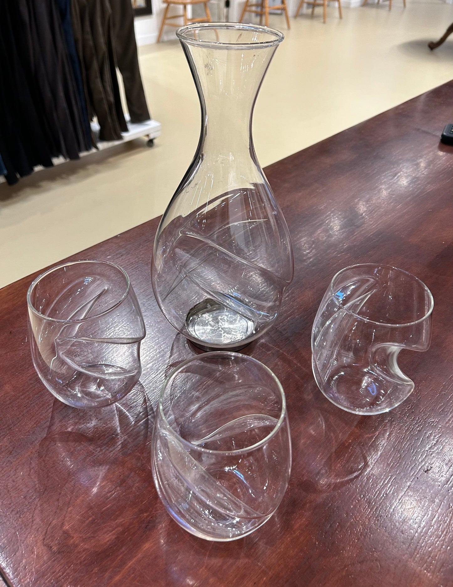 Local Pickup Only - Outdoor/Pool Drinks Set - plastic glasses x 3 and decanter