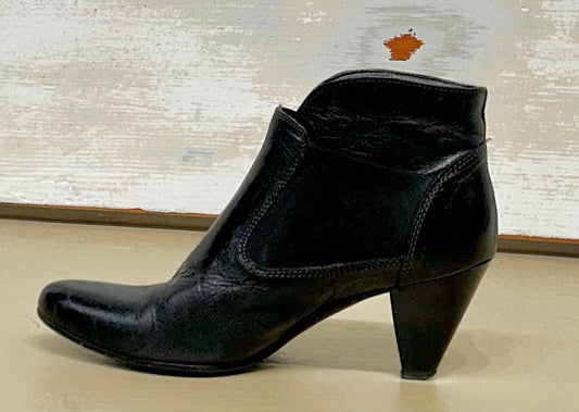 Women's Shoes - 38 EU/ 7 US, Browns, Black Leather Stacked Tapered Heel Ankle Boot, Synthetic Sole