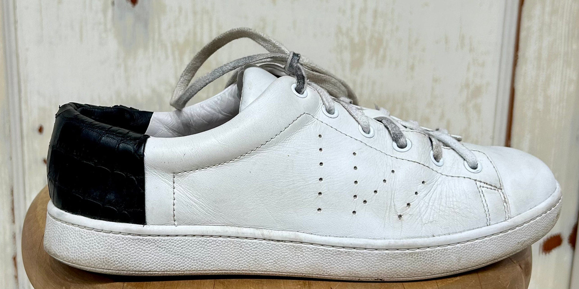 Women s Shoes 38 EU 8 US Vince White Leather Upper Sneakers Blac Circularity Boutique