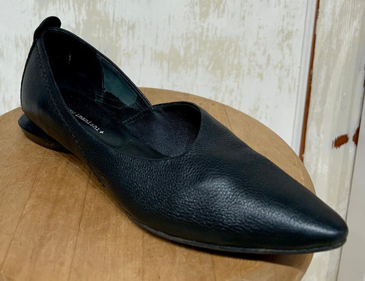 Women's Shoes - 41 EU (approx. 10-10.5 M US), Yuko Imanishi+ Black Cutaway Flat with Pointed Toe