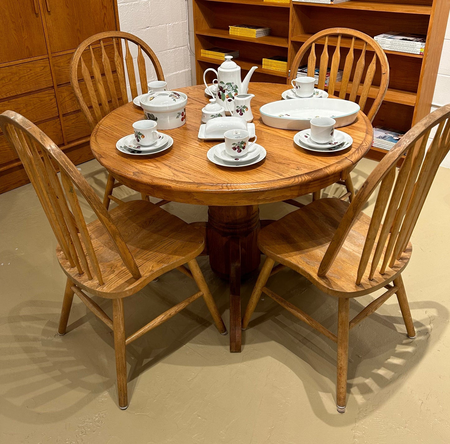 Local Pickup Only - Round Kitchen Table and 4 chairs, Oak