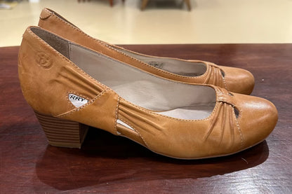 Women's Shoes - 6 US 36 EU Tan Leather Heels Gerry Weber