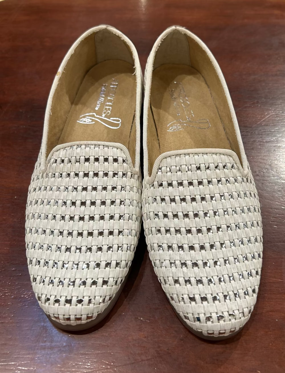 Women's Shoes - 7 US White and Silver Leather Flats Aerosoles