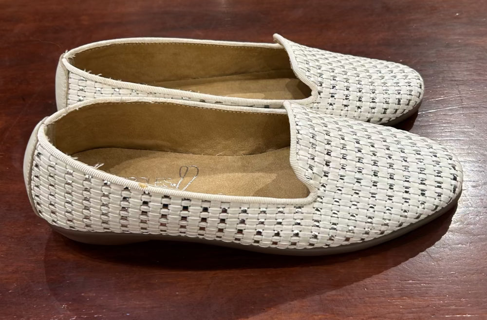 Women's Shoes - 7 US White and Silver Leather Flats Aerosoles