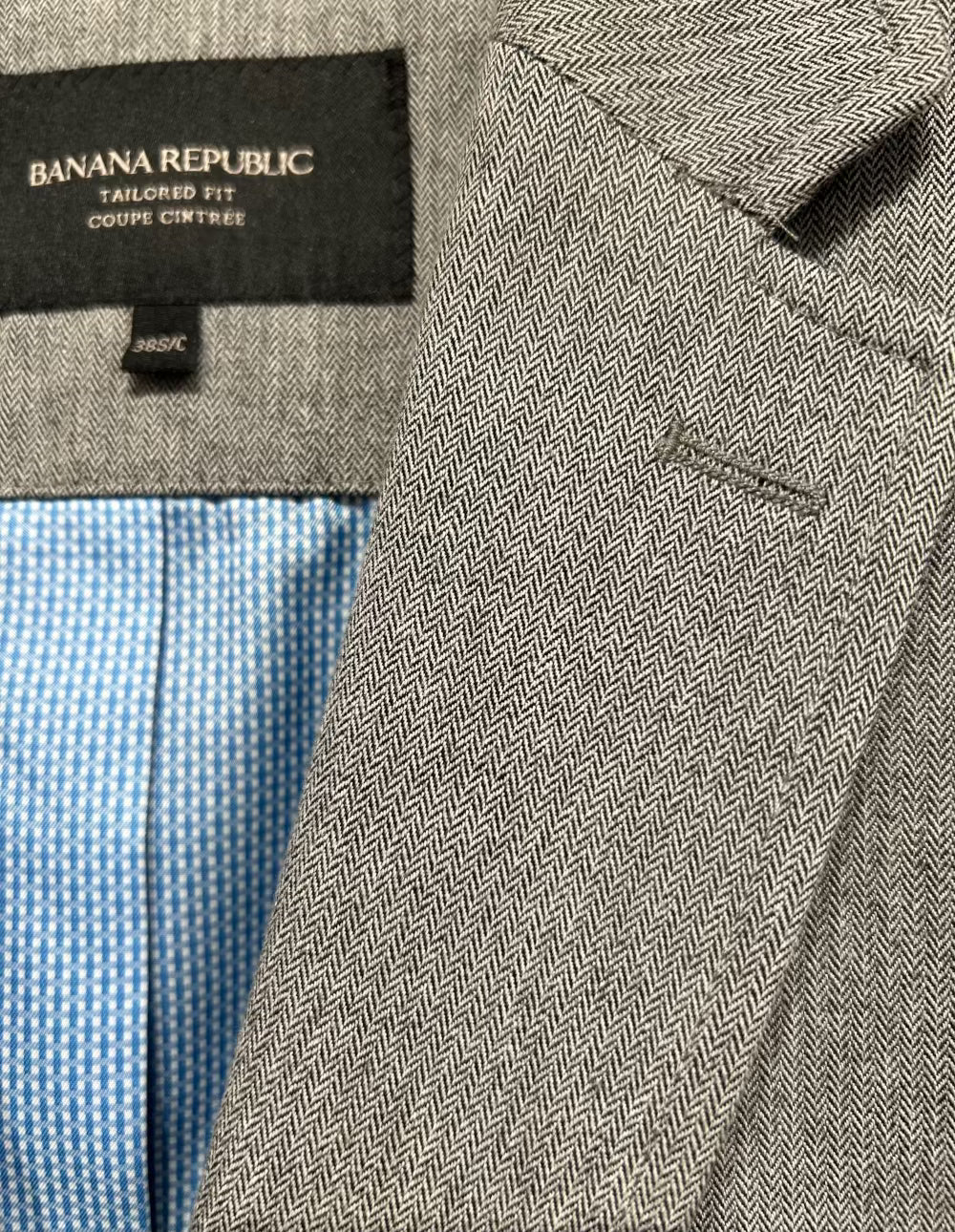 Men's 38S Cotton Blend Sportscoat Jacket, Grey Herringbone, Emmetex Italian Fabric, Tailored Fit, Banana Republic