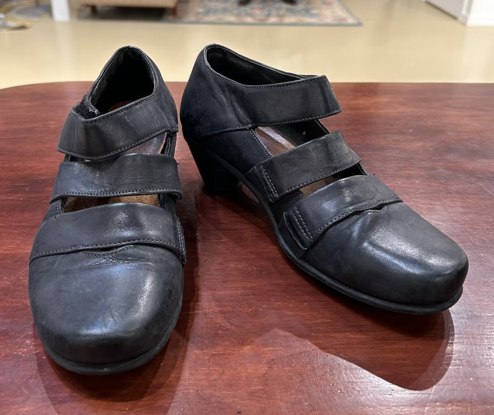 Women's Shoes - 38 EU (approx. 7.5 US), Naot Black Leather Heels