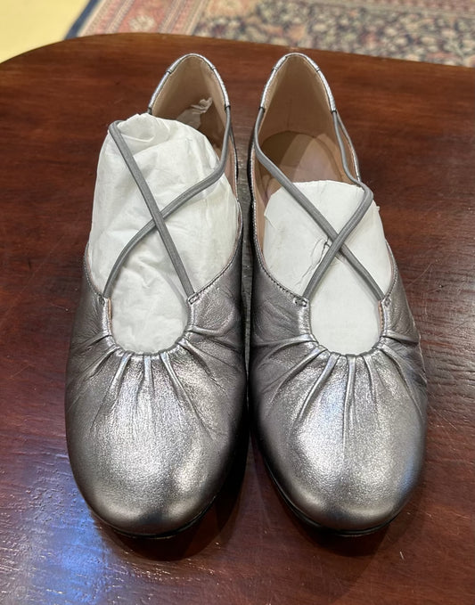 Women's Shoes - 7 US Silver Leather Flats Leather Soles, Taryn Rose Collection