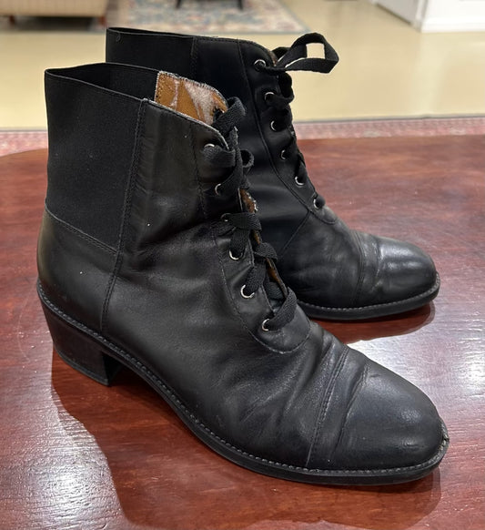 Women's Shoes - 8M US, Black Leather Lace-up Boots Unisa