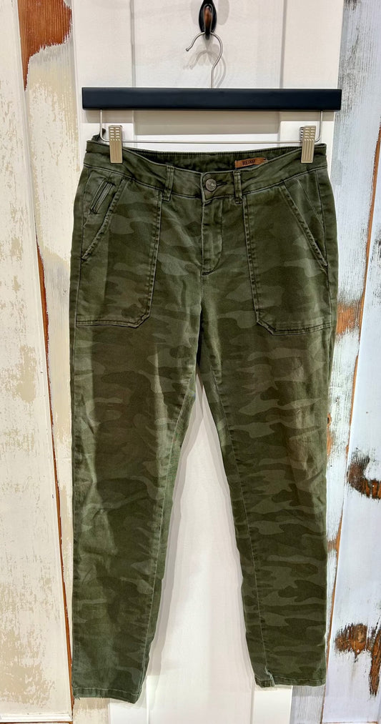 Women's 25 Trouser Cotton, Relaxed Taper, Front Pockets- Military Green Camo, Reiko